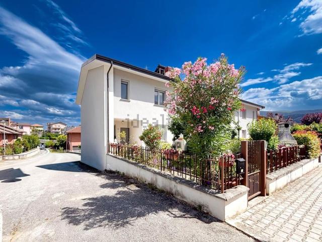 Villetta a schiera in vendita di 120 m² in Via Acciano, 23