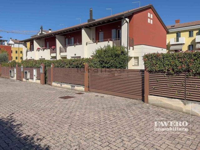 Villetta a schiera in vendita di 120 m² in Via Giovanni Battista VELLUTI, 18