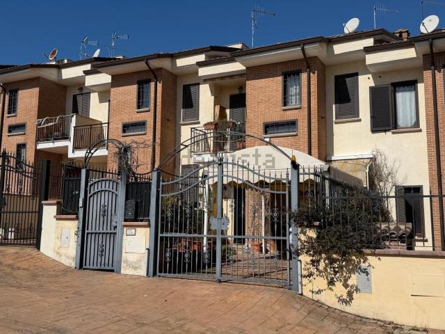 Villetta a schiera in vendita di 120 m² in Via dei Girasoli, 77