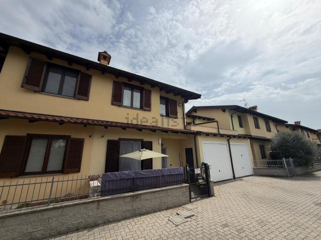 Villetta a schiera in vendita di 120 m² in Via del Glicine, 4