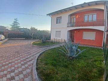 Villetta a schiera in vendita di 120 m² in Via Serra di Sotto, 2548