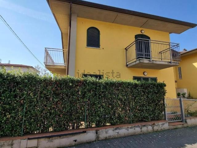 Villetta a schiera in vendita di 120 m² in Via XXIV Maggio, 54100