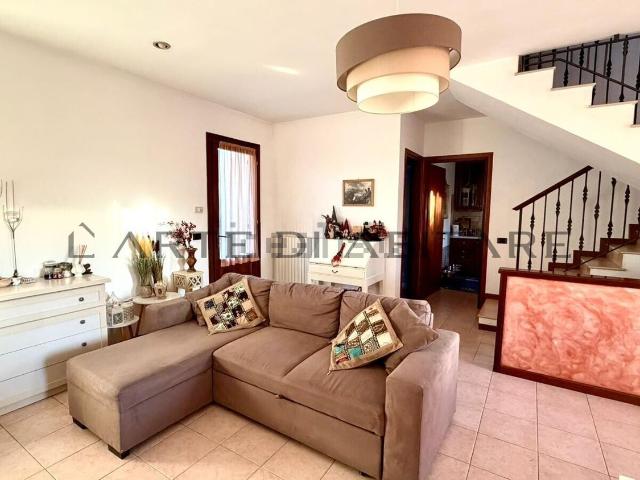 Villetta a schiera in vendita di 121 m² in Via Carlo Pisacane, 12