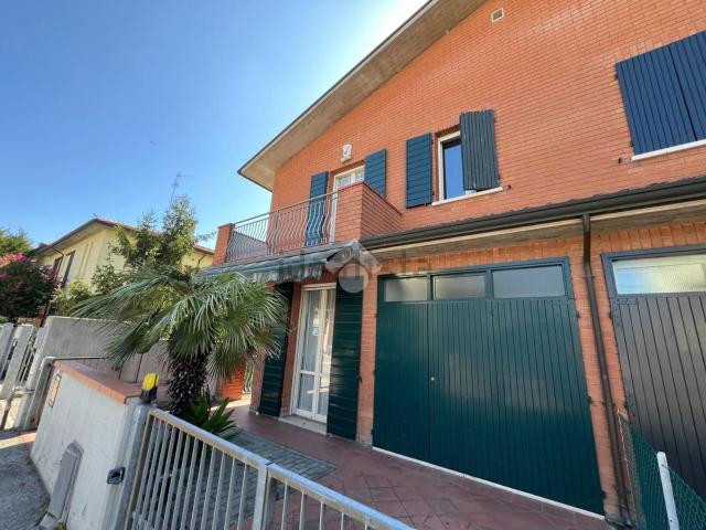 Villetta a schiera in vendita di 121 m² in Via Fiume Montone Abbandonato, 146