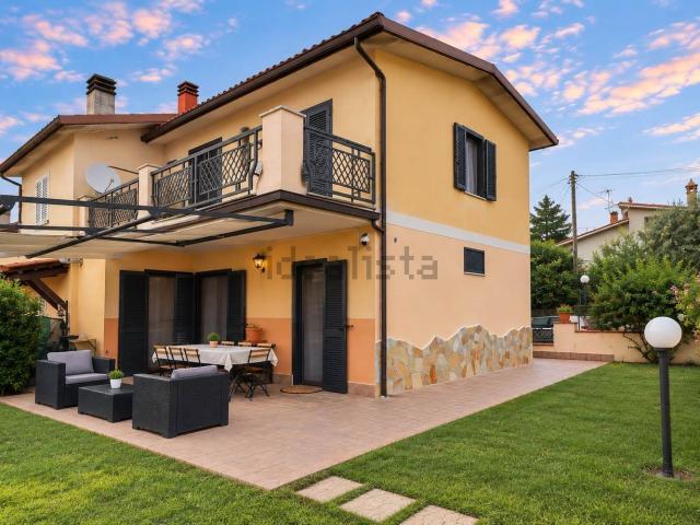 Villetta a schiera in vendita di 122 m² in Via Salaria Vecchia