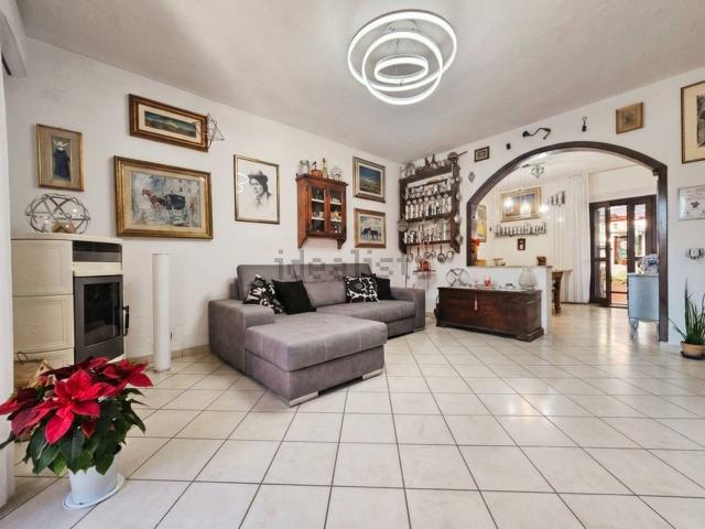 Villetta a schiera in vendita di 122 m² in Via Piastroni