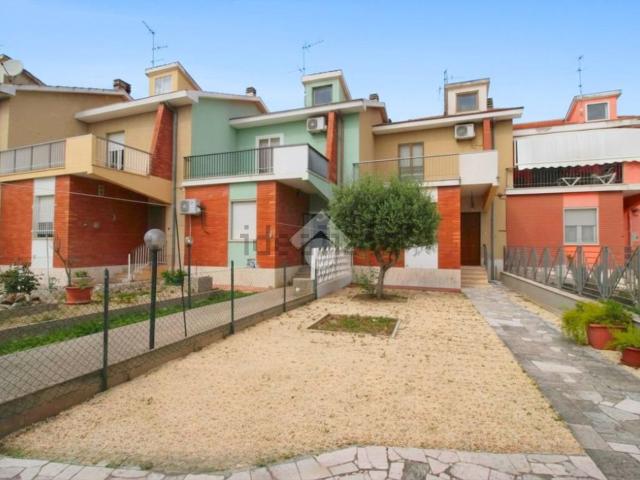 Villetta a schiera in vendita di 123 m² in Via Neto, 13