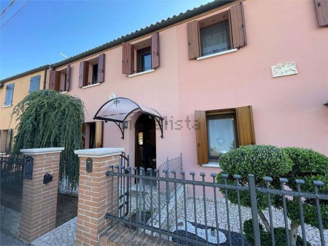Villetta a schiera in vendita di 123 m² in Via Volontari della Libertà, 28