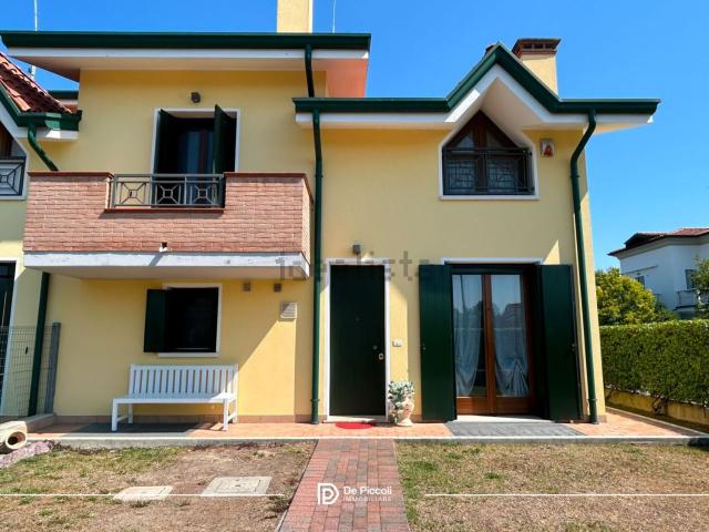 Villetta a schiera in vendita di 124 m² in Via dei Girasoli, 21