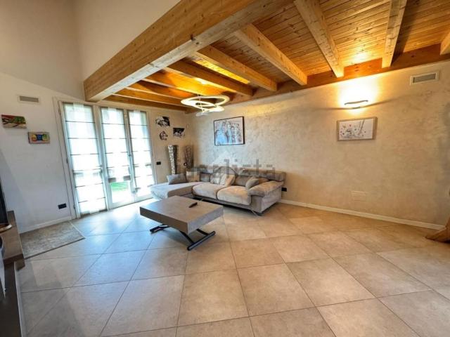 Villetta a schiera in vendita di 124 m² in Via Magenta, 17