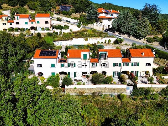 Villetta a schiera in vendita di 124 m² in Via Magnone