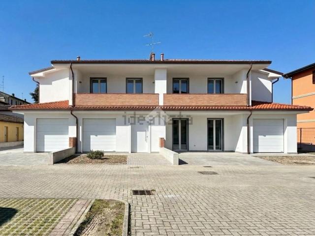 Villetta a schiera in vendita di 124 m² in Circonvallazione Est, 28
