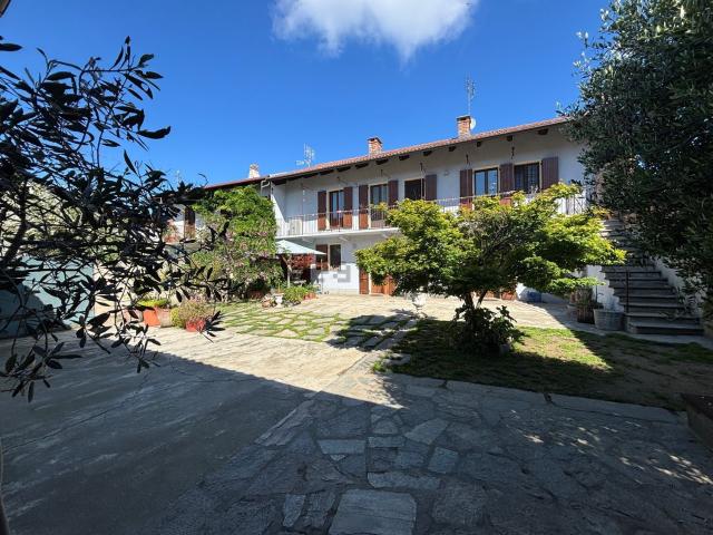 Villetta a schiera in vendita di 140 m² in Via C. Battisti, 31