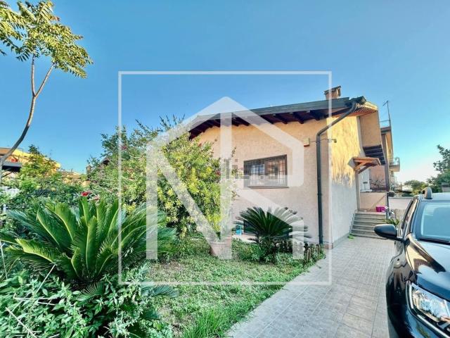 Villetta a schiera in vendita di 125 m² in Via Conza della Campania, 33