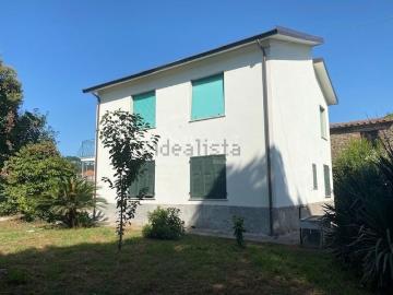 Villetta a schiera in vendita di 125 m² in Via Caduti del Lavoro, 1