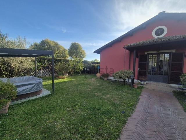 Villetta a schiera in vendita di 125 m² in Via Cassia, 2040