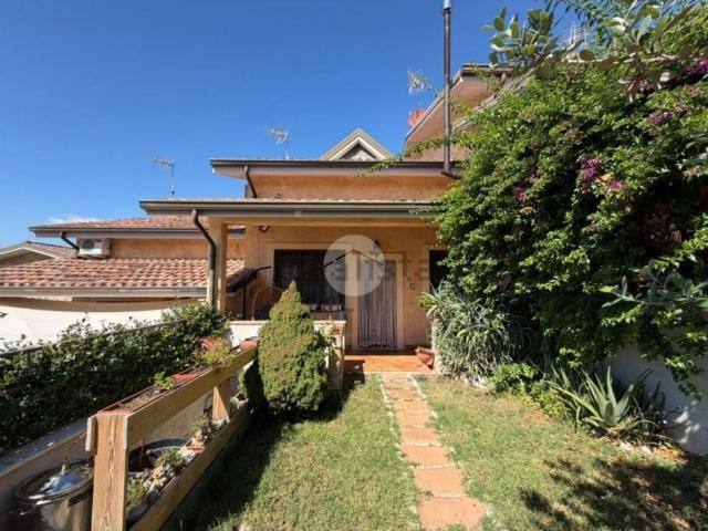 Villetta a schiera in vendita di 125 m² in Via Enrico Toti, 32