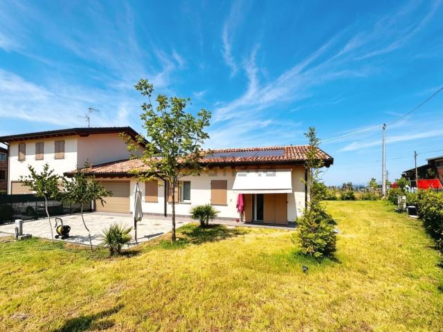 Villetta a schiera in vendita di 125 m² in Via Per Castelvetro, 17