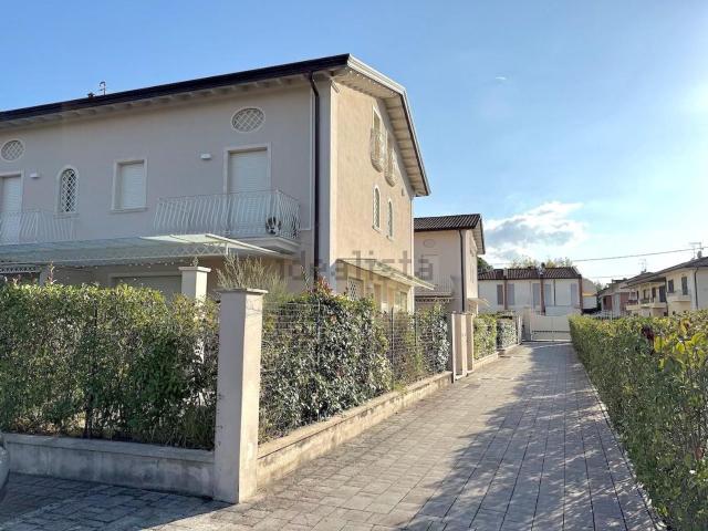 Villetta a schiera in vendita di 127 m² in Via Arezzo, 191