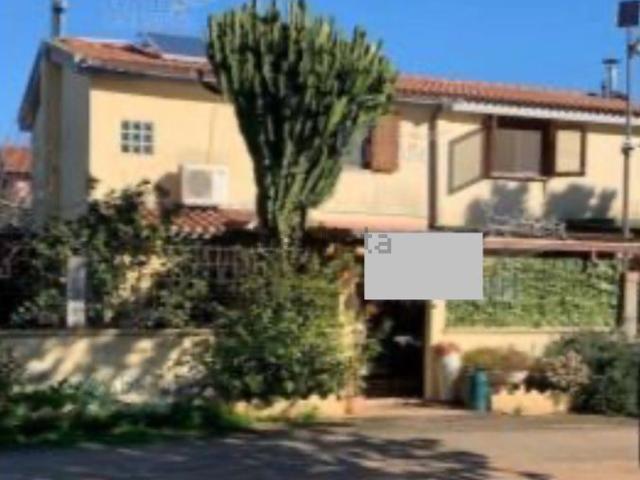 Villetta a schiera in vendita di 127 m² in Via Barcellona
