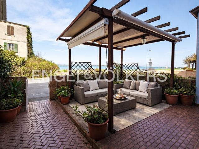 Villetta a schiera in vendita di 127 m² in Lungomare San Felice, 54