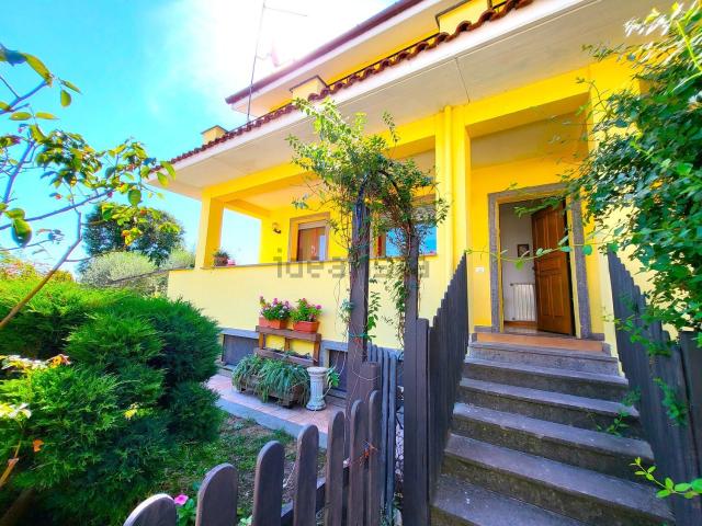 Villetta a schiera in vendita di 128 m² in Via Giovanni Ferrauti