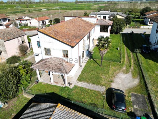 Villetta a schiera in vendita di 129 m² in Via della Liberazione, 77
