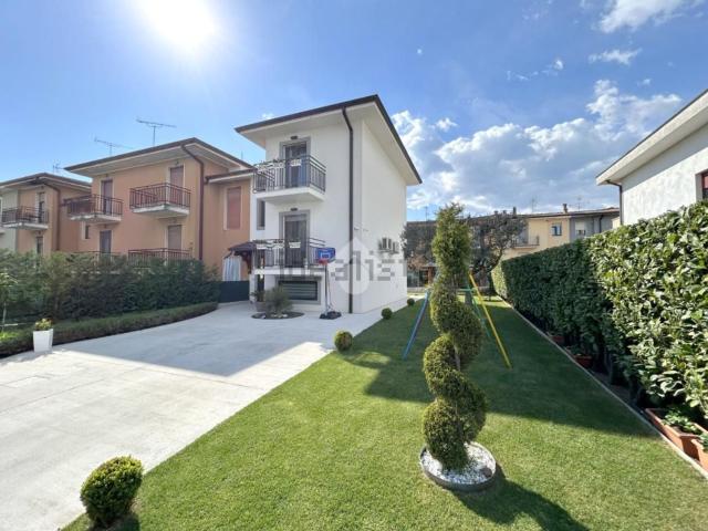 Villetta a schiera in vendita di 129 m² in Via Ermanno Margheriti, 4