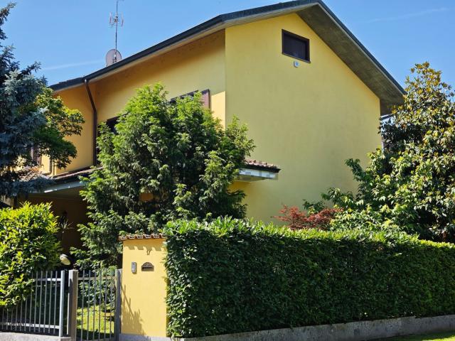 Villetta a schiera in vendita di 130 m² in Via Cassino, 17