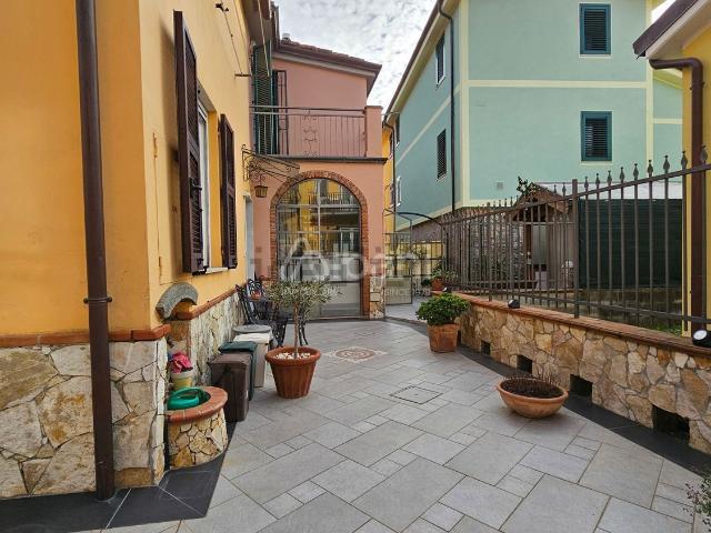 Villetta a schiera in vendita di 130 m² in Via Cisa, 11