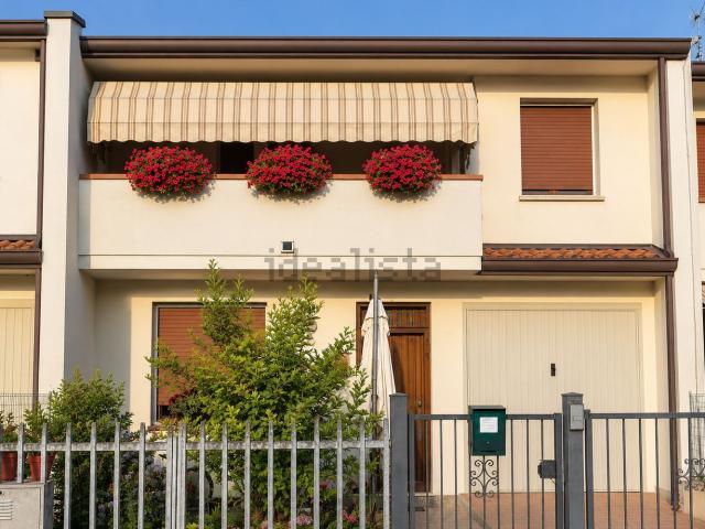 Villetta a schiera in vendita di 130 m² in Via Battare