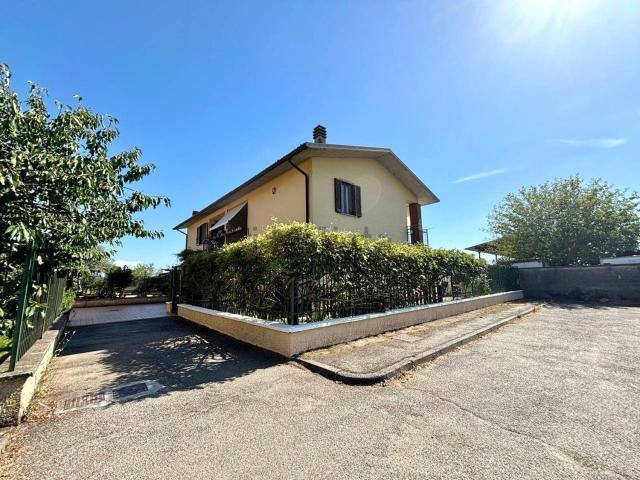 Villetta a schiera in vendita di 130 m² in Via Dottor Ludovico Scolari