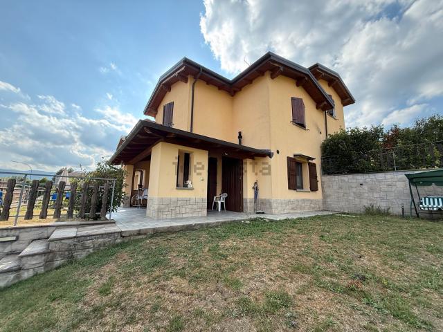 Villetta a schiera in vendita di 130 m² in Via Direttissima, 31