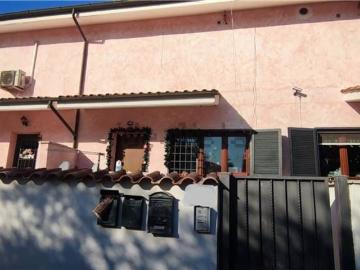Villetta a schiera in vendita di 130 m² in Via Luigi Pietrobono, 36