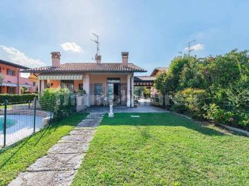 Villetta a schiera in vendita di 130 m² in Via Salvo D&apos Acquisto