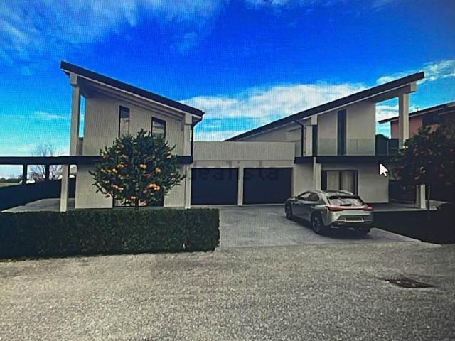Villetta a schiera in vendita di 130 m² in Via Suzzano