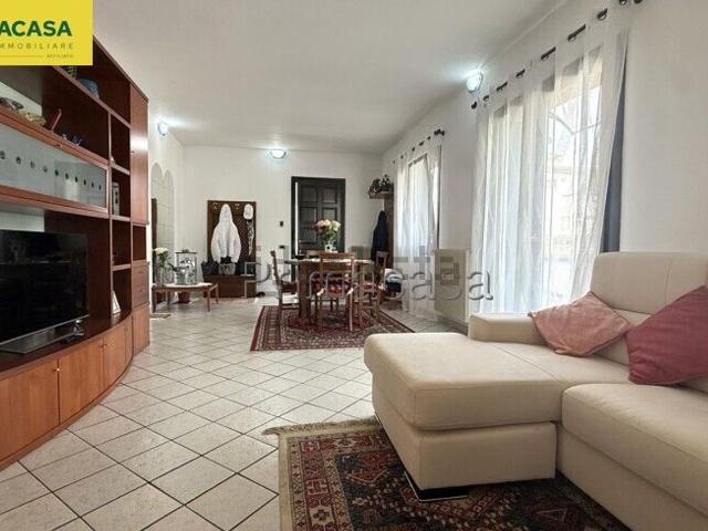 Villetta bifamiliare in vendita di 130 m² in Viale Viareggio, 60