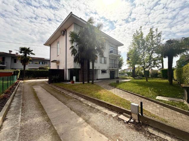 Villetta a schiera in vendita di 130 m² in Strada Statale Pasubio, 140