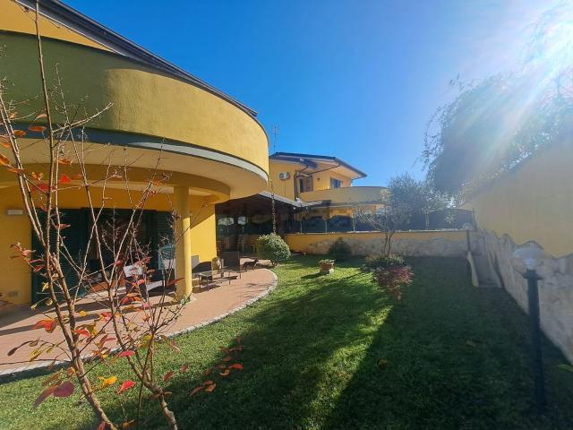Villetta a schiera in vendita di 130 m² in Strada Regionale Casilina