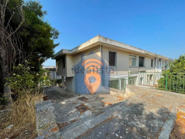 Villetta a schiera in vendita di 131 m² in Via Alessandro Manzoni