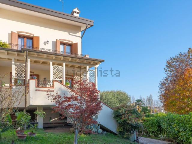 Villetta a schiera in vendita di 131 m² in Via Giovanni da Verazzano, 1