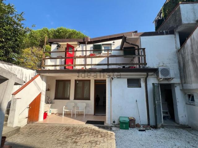 Villetta a schiera in vendita di 132 m² in Via Felice Cavallotti