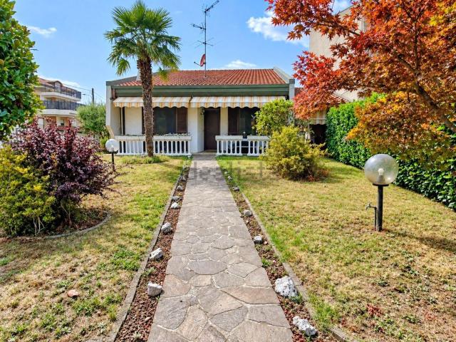 Villetta a schiera in vendita di 132 m² in Via Leonardo da Vinci, 61