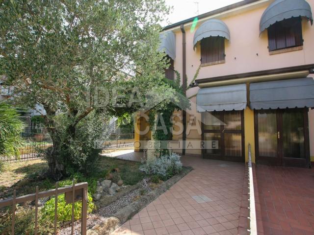 Villetta a schiera in vendita di 133 m² in Via Aldo Moro, 32