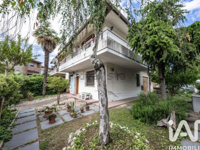 Villetta a schiera in vendita di 134 m² in Via Giovanni Falcone