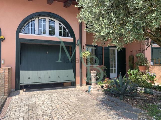 Villetta a schiera in vendita di 135 m² in Via C. Pavese