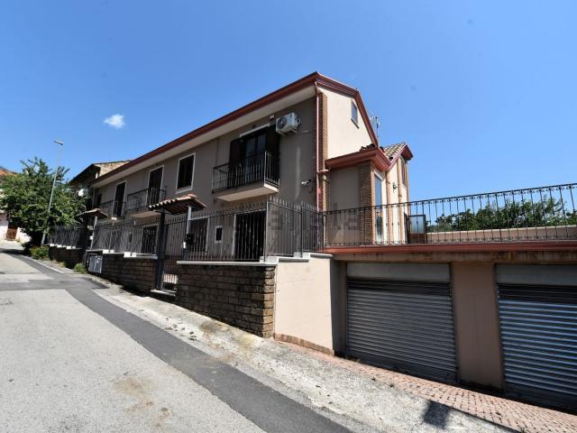 Villetta a schiera in vendita di 135 m² in Via Cortiglia Prima