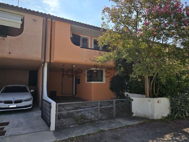 Villetta a schiera in vendita di 135 m² in Via dei Greci