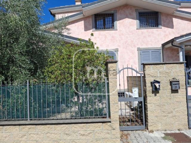 Villetta a schiera in vendita di 135 m² in Via dei Grifi, 61