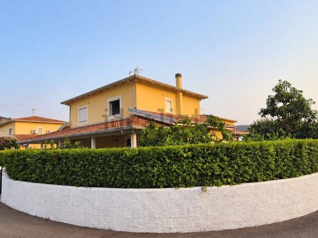 Villetta a schiera in vendita di 135 m² in Via delle Tulie, 2